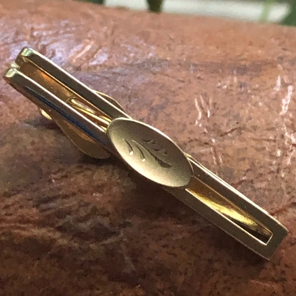 Vintage Swank gold plated diamond cut design tie bar tie clip NIB